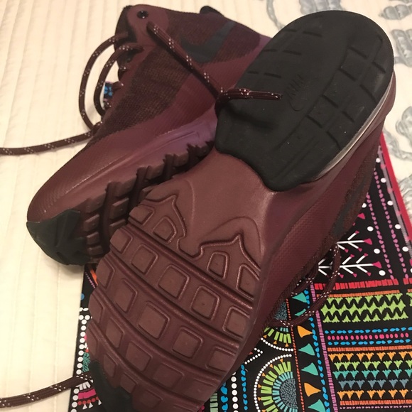 Sneakers - Picture 2 of 4